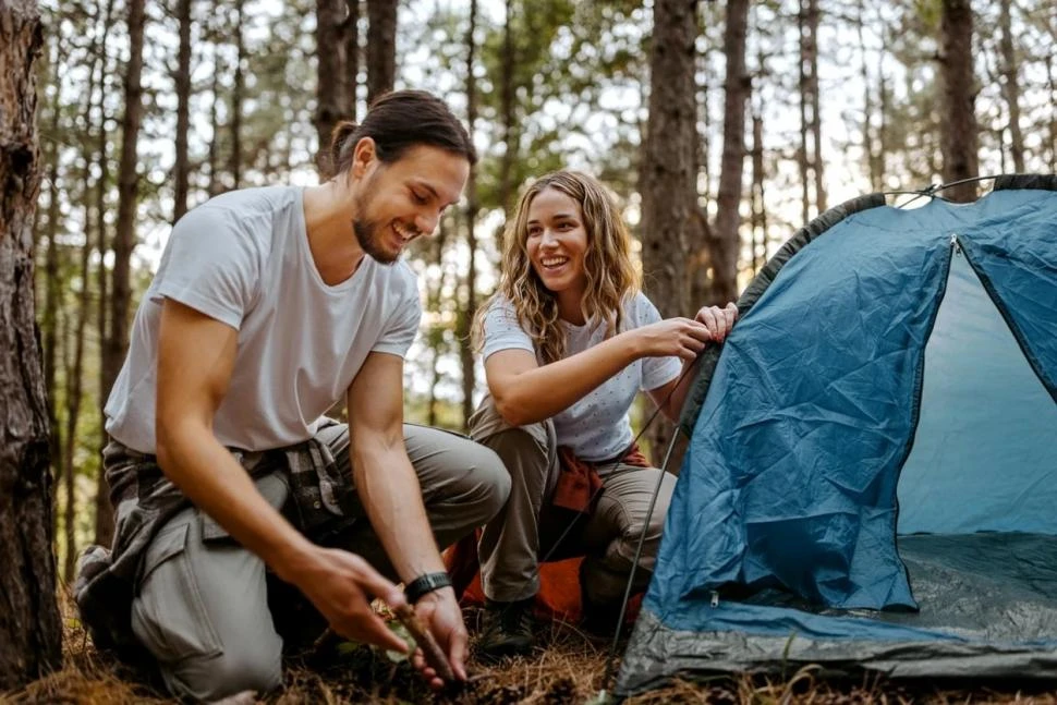 RECOMENDACIÓN. Lo ideal es elegir campings que cuenten con baños y que tengan cocinas adecuadas para conservar y preparar la comida.