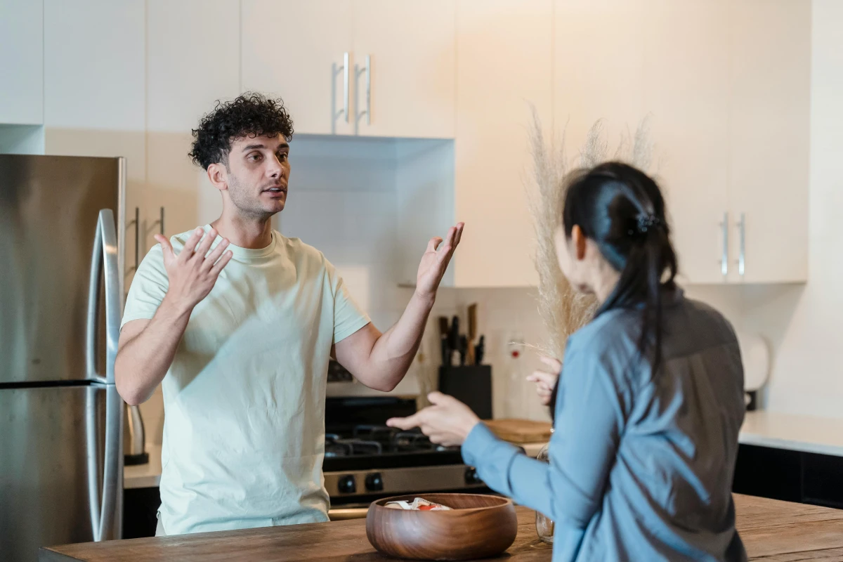 HOMBRES Y SEXISMO. Un nuevo estudio reveló una serie de factores que podrían estar relacionados con la hostilización de las mujeres.