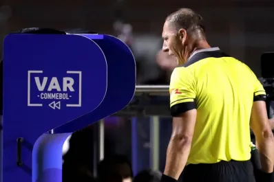 ¿Chau VAR? FIFA estudia reemplazarlo por el sistema Football Video Support
