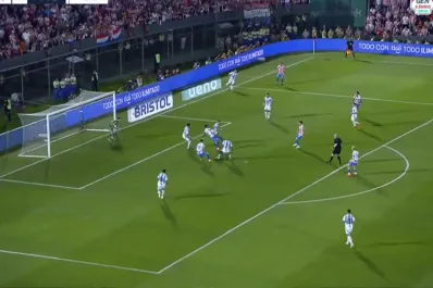 Mirá la pirueta de Sanabria para marcar el empate de Paraguay frente a la Selección
