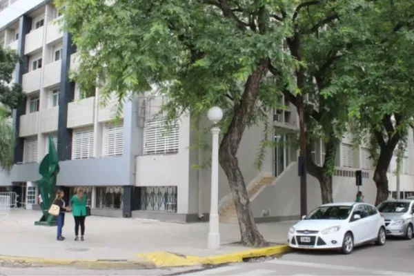 Escándalo en Santiago del Estero: dos empleados fueron descubiertos teniendo sexo en el Palacio de Tribunales