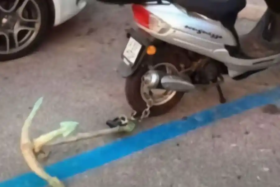 DANA: los ingeniosos métodos de los vecinos de Málaga para salvar sus autos