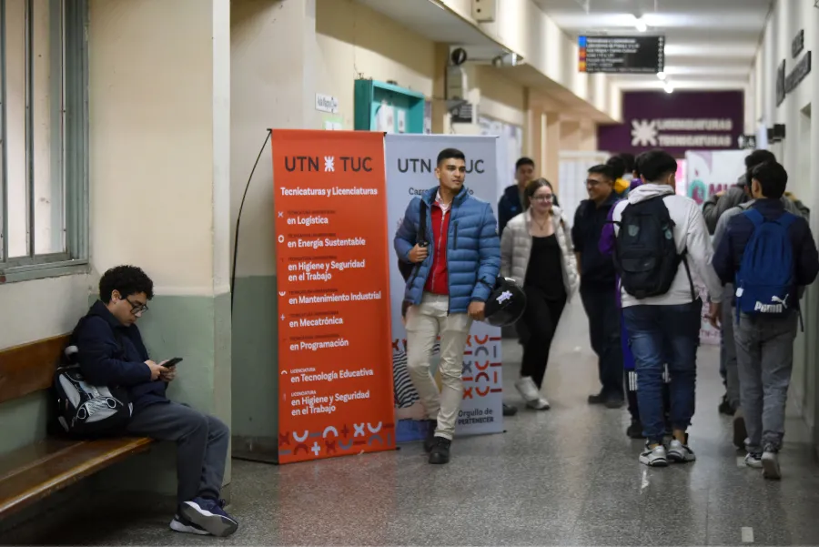 ESTUDIAR UNA CARRERA. La Facet de la UNT y la Facultad de Tucumán de la UTN ofrecen una variedad de ingenierías. / ARCHIVO LA GACETA.