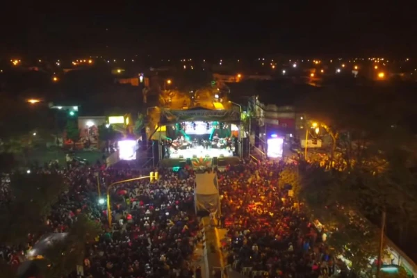 El “Chaqueño” Palavecino y Ángela Leiva en un festejo tradicional