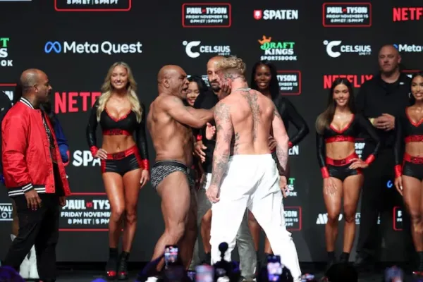 Le puso picante: Tyson le pegó una cachetada a Jake Paul en el pesaje