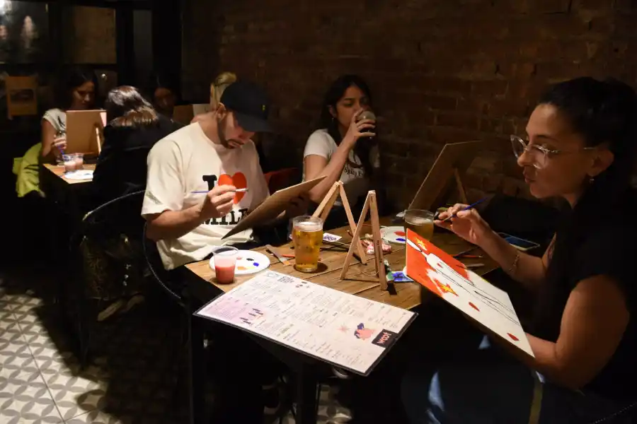 AMIGOS. Los jóvenes eligen volver a hacer la actividad varias veces.