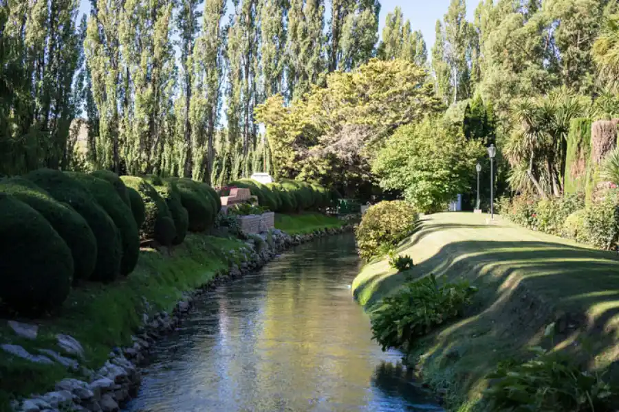 El astroturismo y la observación del cielo estrellado están entre las actividades favoritas de Gaimán.