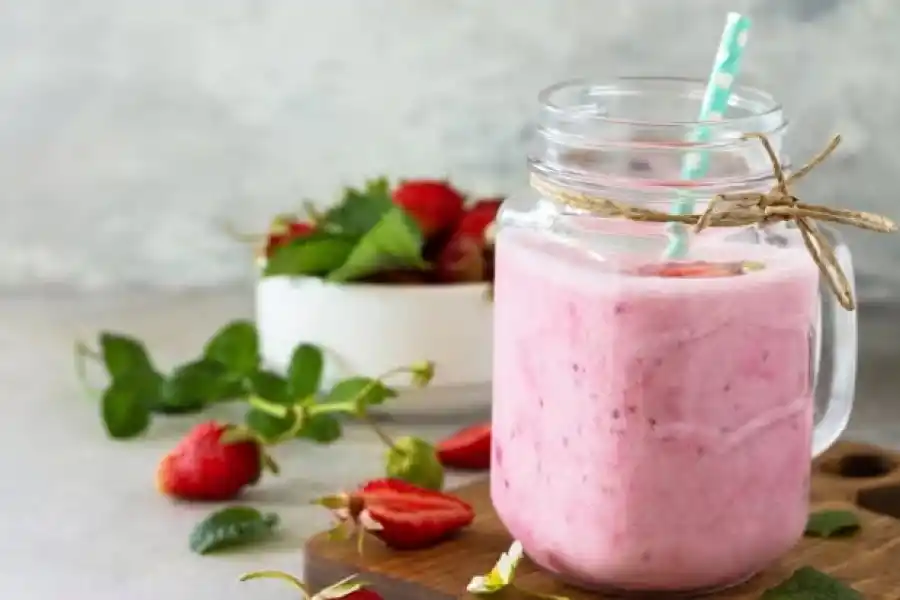 Las frutillas y los arándanos contienen propiedades antioxidantes que combaten el envejecimiento.