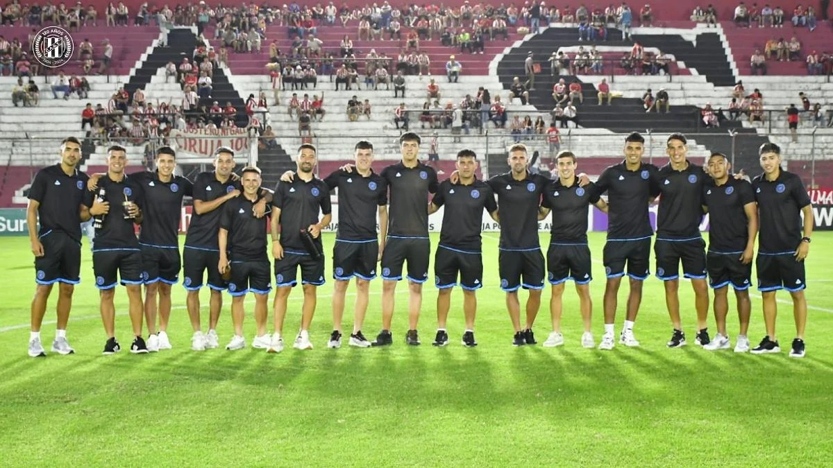 El equipo visitante llegó al estadio