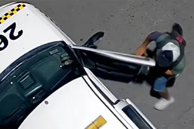 VIDEO: abrieron un taxi, los siguieron con las cámaras de seguridad y los aprehendieron