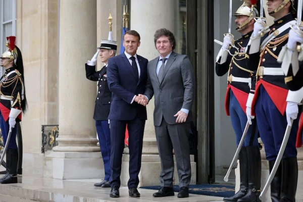 Javier Milei y Emmanuel Macron se reúnen para limar asperezas