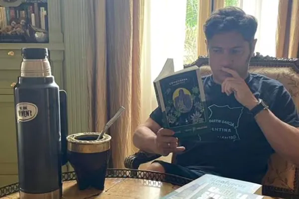 600x400_kicillof-se-mostro-leyendo-cometierra-libro-villarruel-tildo-degradante-e-inmoral-1060200-19