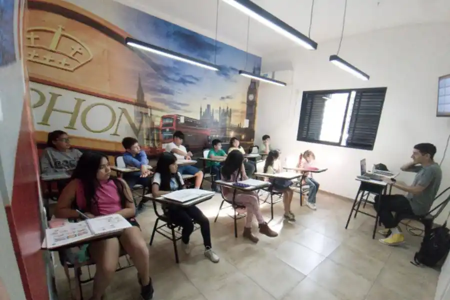 Hablá inglés con fluidez en Royal English Academy