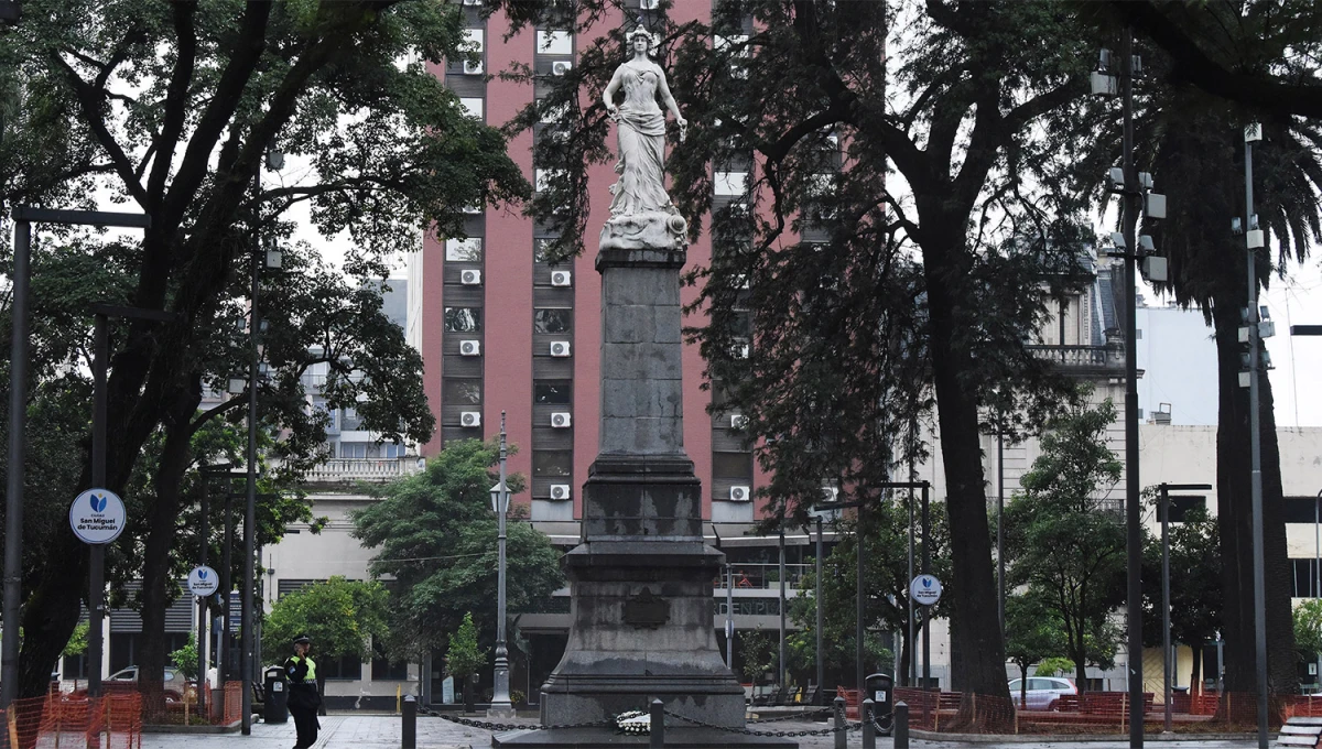 POCO MOVIMIENTO. En el microcentro solamente abrirán sus puertas cafeterías y restaurantes.  