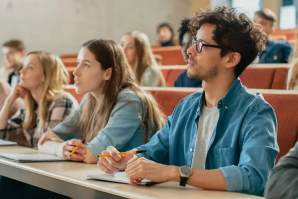 Una universidad de Buenos Aires lanzó ocho becas para ayudar a los estudiantes durante 2025