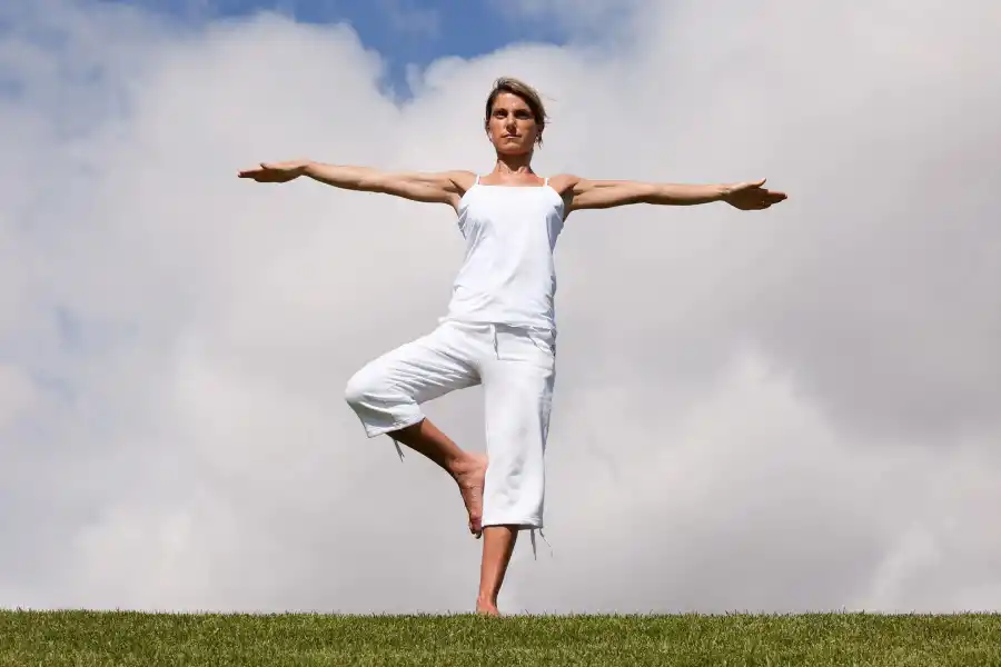 Diferentes disciplinas estimulan el equilibrio como parte de una actividad saludable.