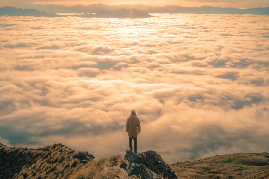 SANTUARIO DE LA NATURALEZA. Nueva Zelanda ofrece paisajes majestuosos de mar y montaña, como el que muestra esta foto. / UNSPLASH