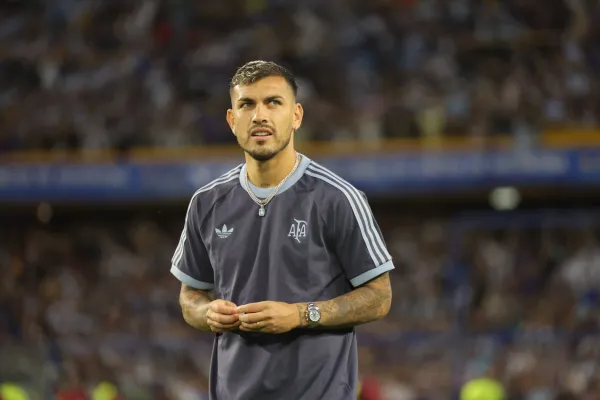 El sugerente mensaje de La 12 a Leandro Paredes en la previa del duelo contra Perú