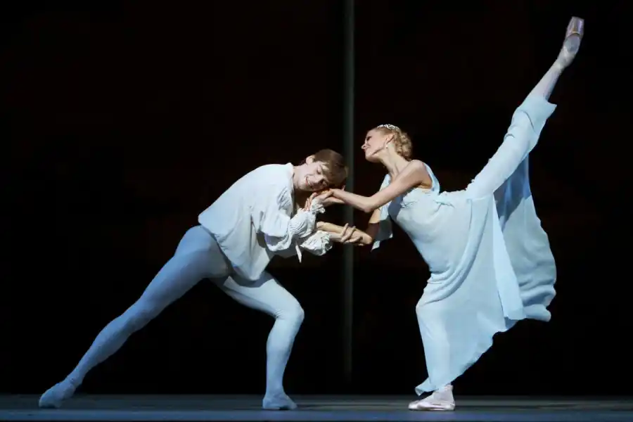 El artista falleció a sus 39 años tras caer de un balcón en un quinto piso. 