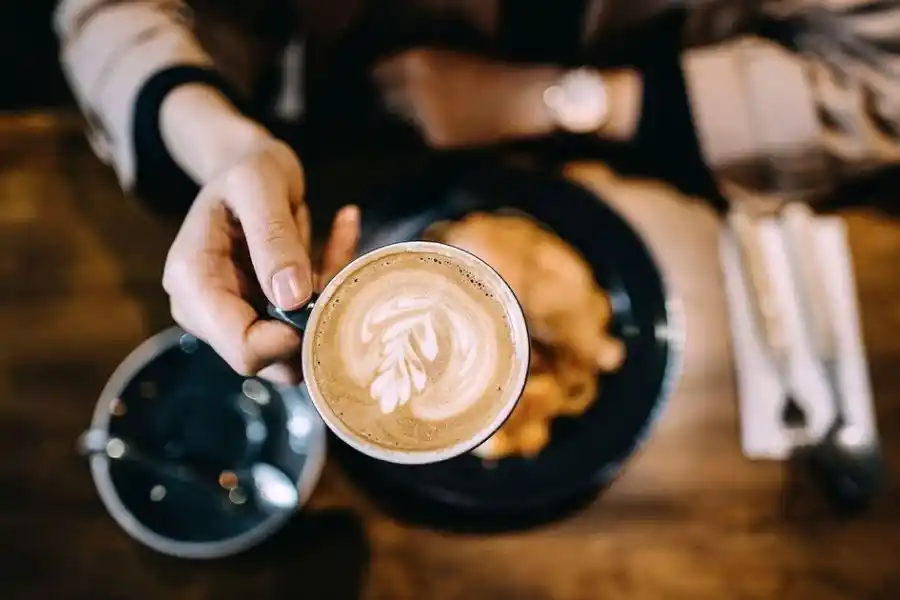 Las comidas ricas en grasas pueden provocar mayores indigestiones. 