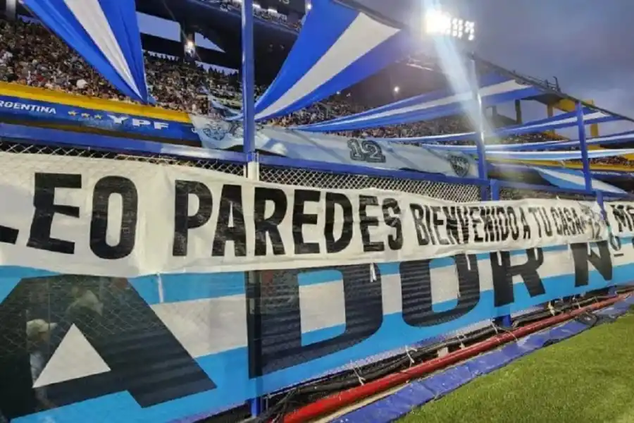 El sugerente mensaje de La 12 a Leandro Paredes en la previa del duelo contra Perú