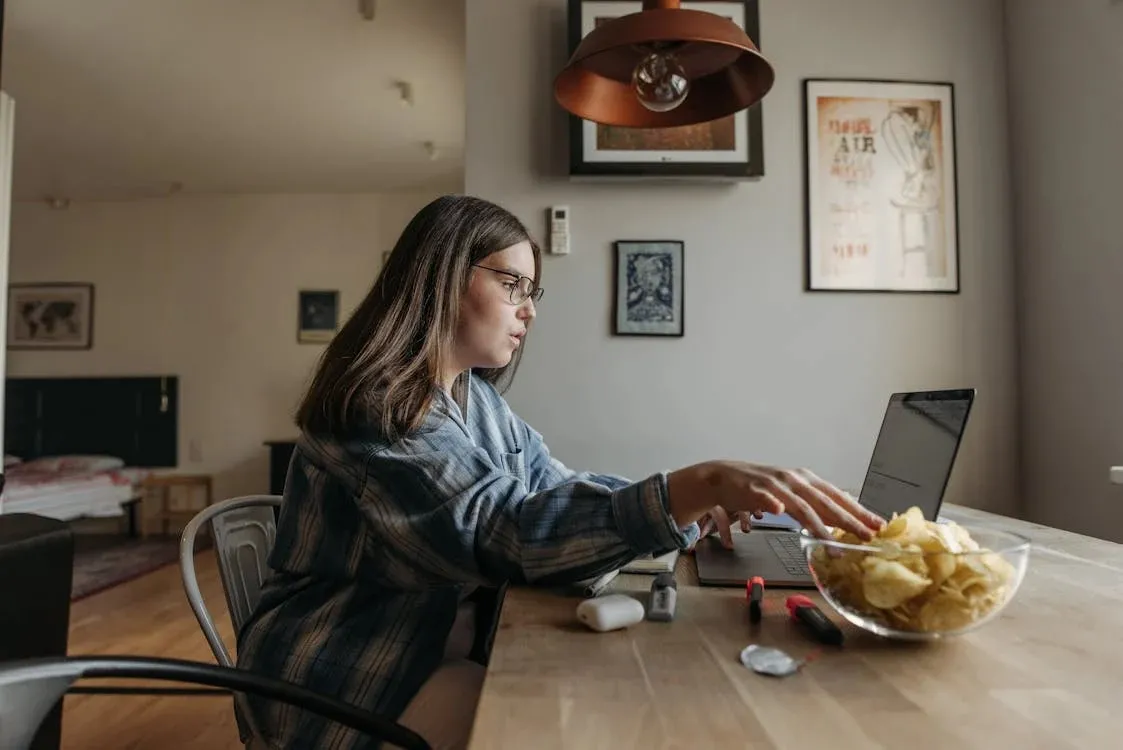 PARA ESTUDIAR MEJOR. Es clave una buena alimentación, pero, también, hidratarse y descansar correctamente. / PEXELS