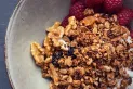 ¿Qué tan saludable es comer yogur con granola todos las mañanas?