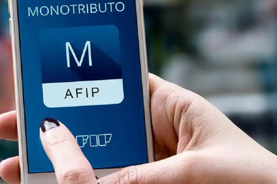 Cómo los monotributistas podrán emitir sus facturas directamente desde el celular