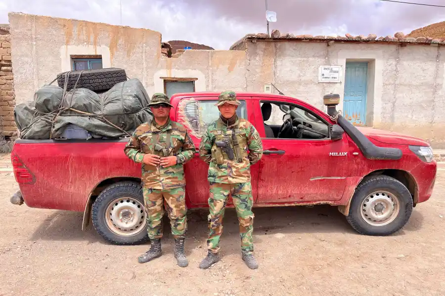 Detectaron tres camionetas que ingresaban ilegalmente a Argentina y secuestraron  marihuana