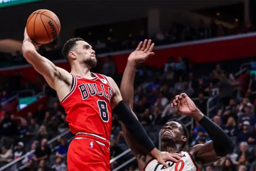 EN EL MEDIO. Zach Lavine es una de las figuras de Chicago Bulls, que inició la temporada con seis victoria y nueve derrotas.
