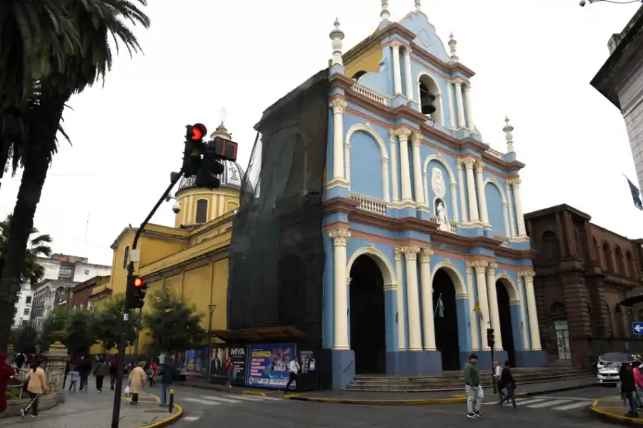 NUEVA. En julio de este año se inauguró la nueva fachada de la Iglesia San Francisco. LA GACETA / FOTO DE FRANCO VERA