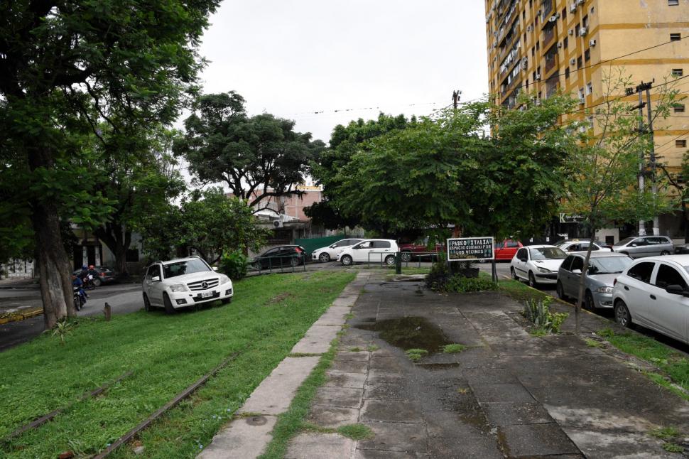 Así está hoy la  esquina de la “parada Colegio Nacional” en Muñecas e Italia