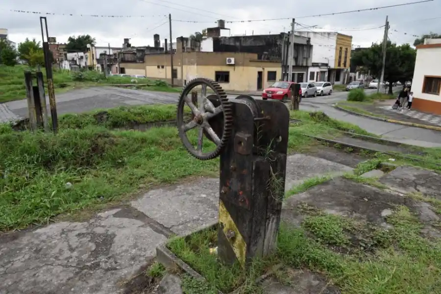 Así está hoy la  esquina de la “parada Colegio Nacional” en Maipú e Italia