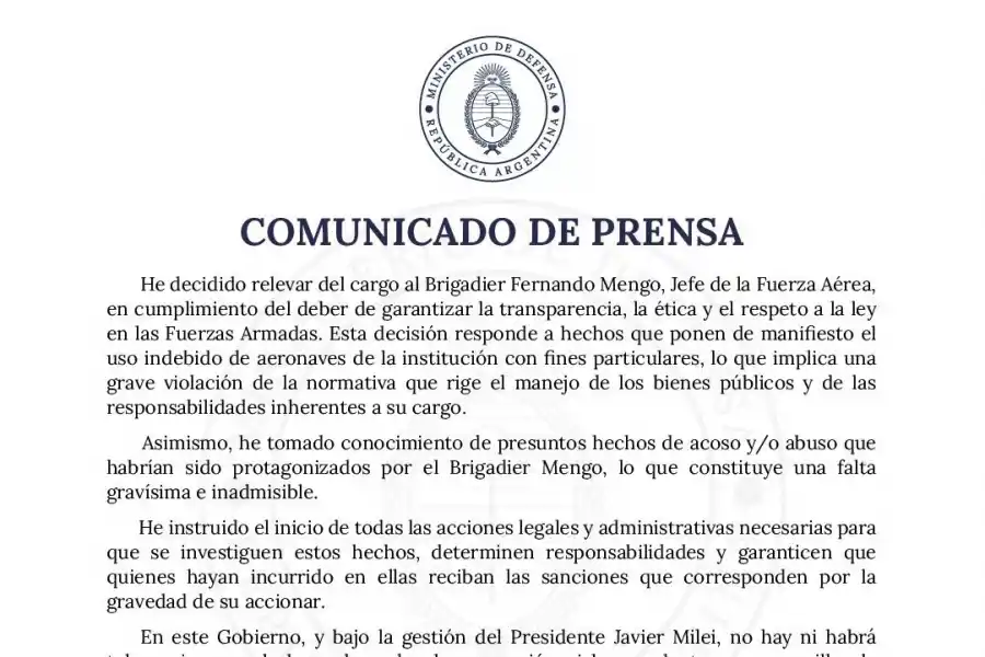 Echaron al jefe de la Fuerza Aérea por el uso indebido de aeronaves y presuntos hechos de abuso