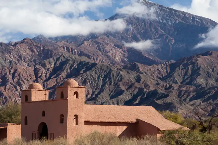 Iglesia de Andacollo, una de las que integra la Ruta del Adobe en Tinogasta.
