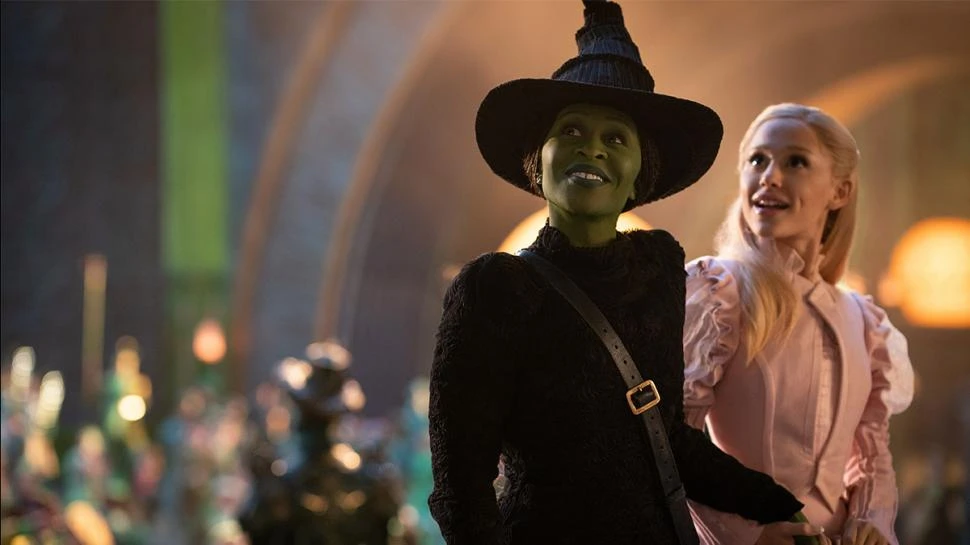 PRIMERO AMIGAS, LUEGO RIVALES. “Wicked” es protagonizada por Ariana Grande y Cynthia Erivo en los papeles principales como las dos brujas.