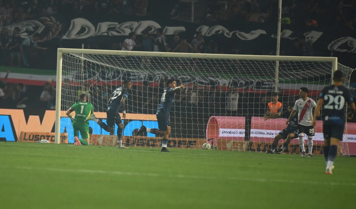 River cayó frente a Independiente Rivadavia y complicó sus posibilidades de campeonar en la Liga Profesional