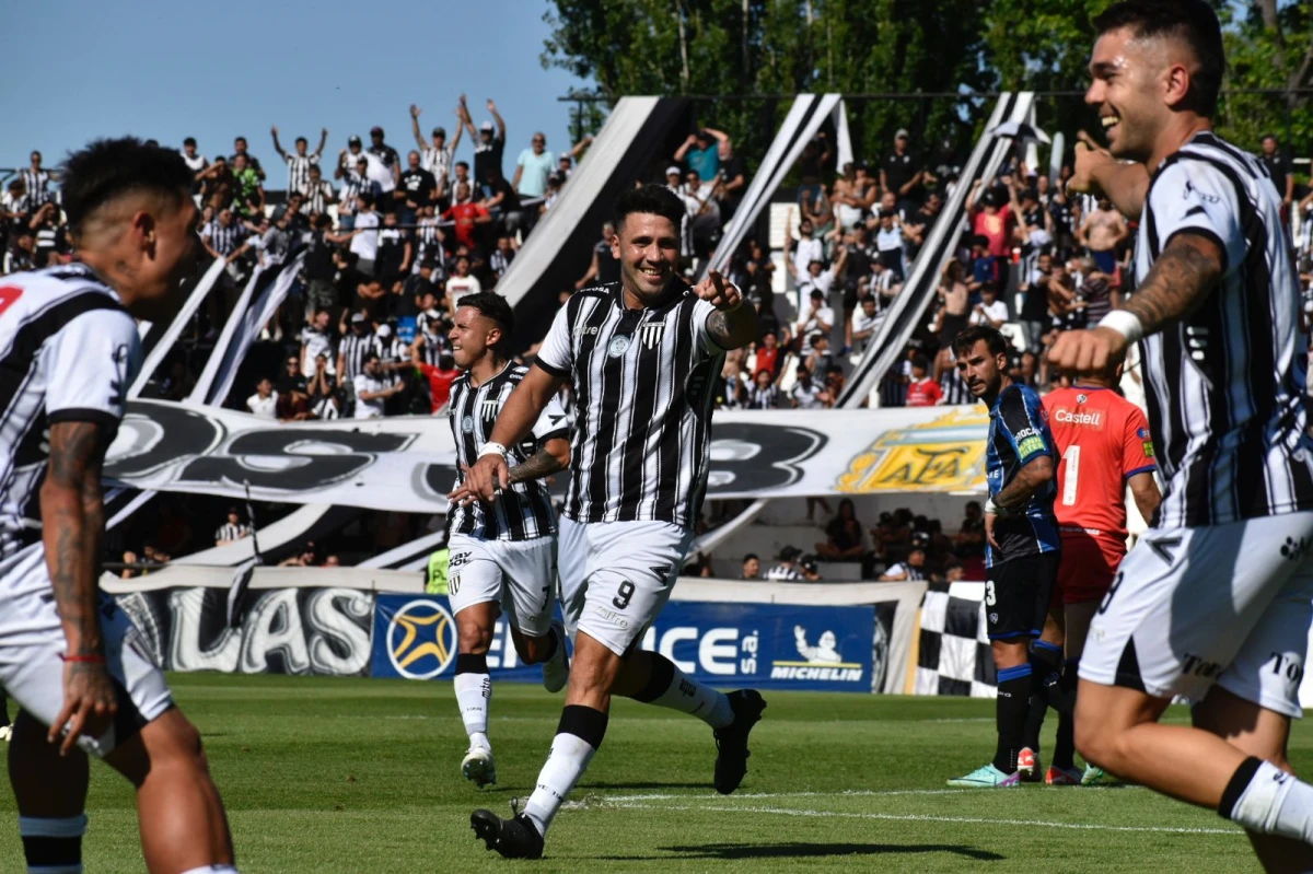 A TENER EN CUENTA. Luis Silba es el goleador de Gimnasia de Mendoza en lo que va de la temporada, con ocho tantos. El ex delantero del “Santo” viene de convertir en la ida contra Deportivo Madryn.