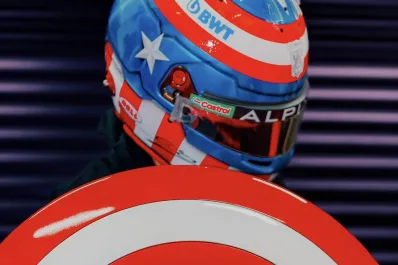 Una figura de la Fórmula 1 utilizó un casco con un diseño inspirado en el Capitán América