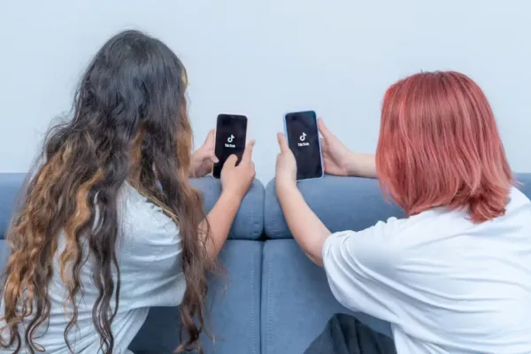 Qué es YouTube Naranja, la peligrosa nueva tendencia de TikTok