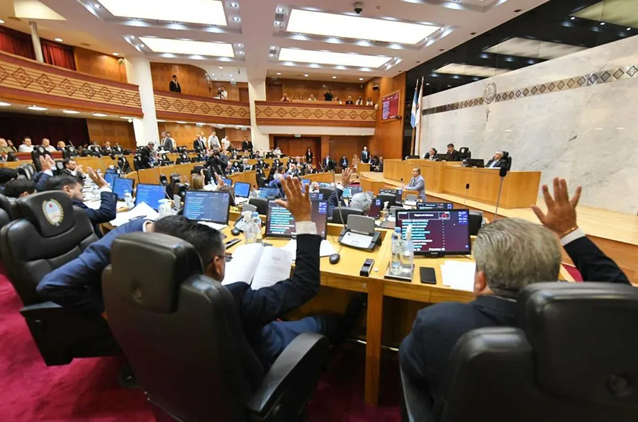 EN SESIÓN. Los legisladores discutieron sobre los beneficios para empresas y pidieron por una norma general.