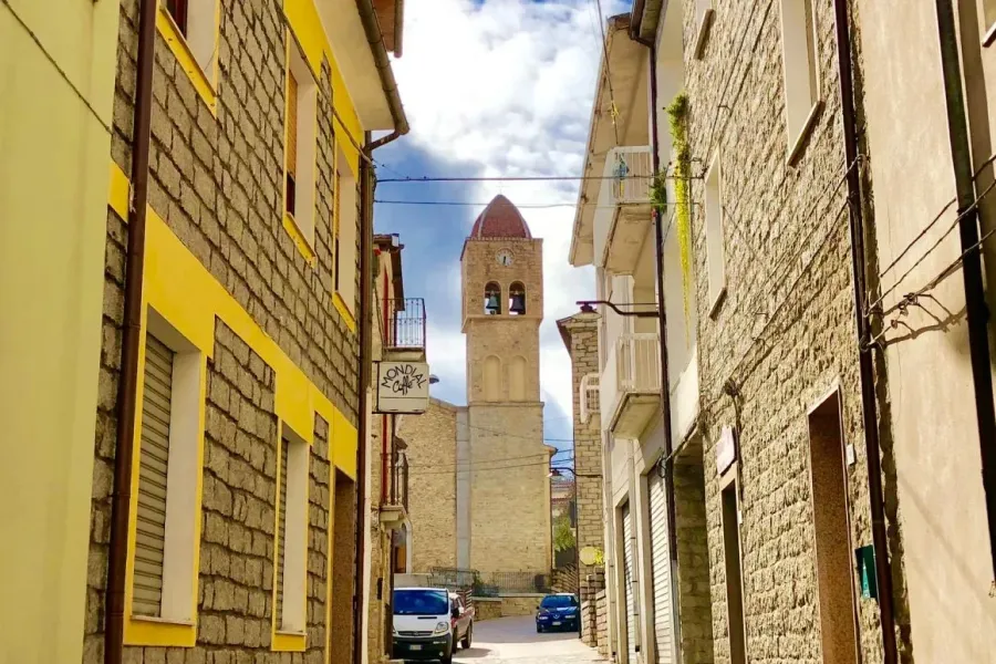 Ollolai cuenta actualmente con poco más de 1.000 habitantes.