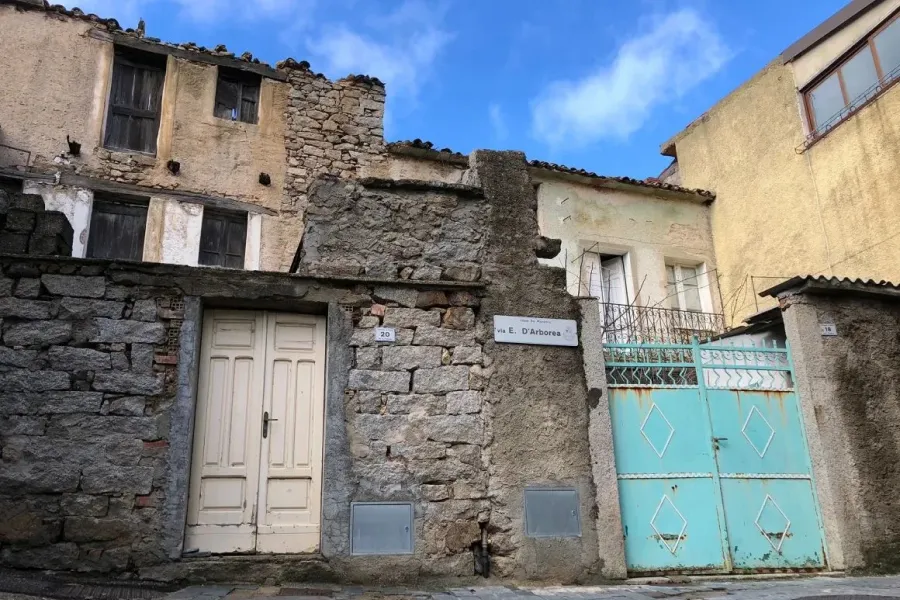 En Ollolai se pueden conseguir casas en ruinas a un euro y también casas listas para habitar.