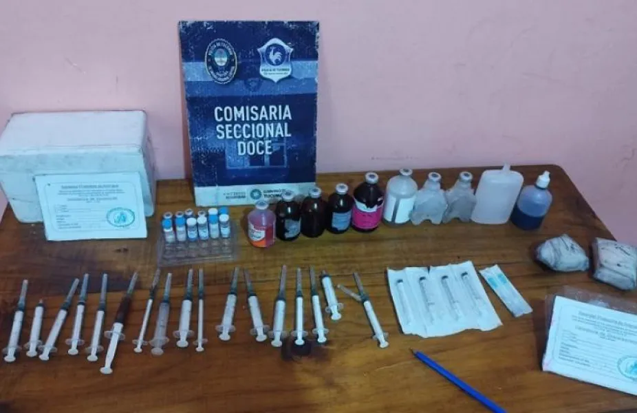 Elementos secuestrados al presunto veterinario denunciado.