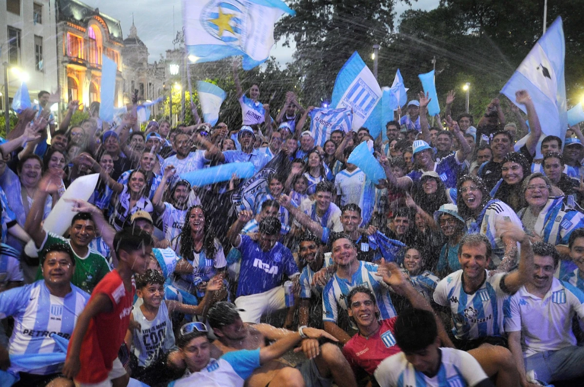 Los festejos por el título de Racing en la Copa Sudamericana llegaron a Tucumán