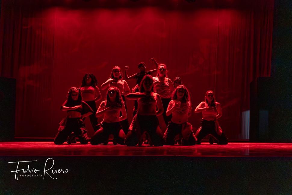 “LA RESISTENCIA”. Danza y música en el teatro municipal Rosita Ávila.