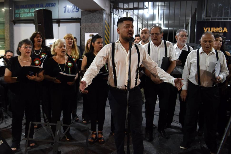 MÚSICA ITALIANA. Coreutas y músicos aportaron su arte en la noche.