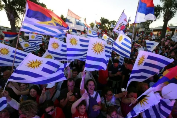 Balotaje: Uruguay elige al sucesor del presidente Luis Lacalle Pou