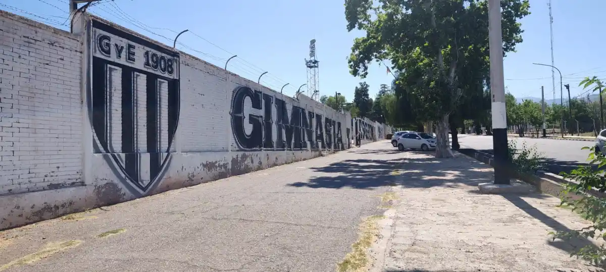 A UNOS METROS. Se encuentra el estadio de Gimnasia de Mendoza.