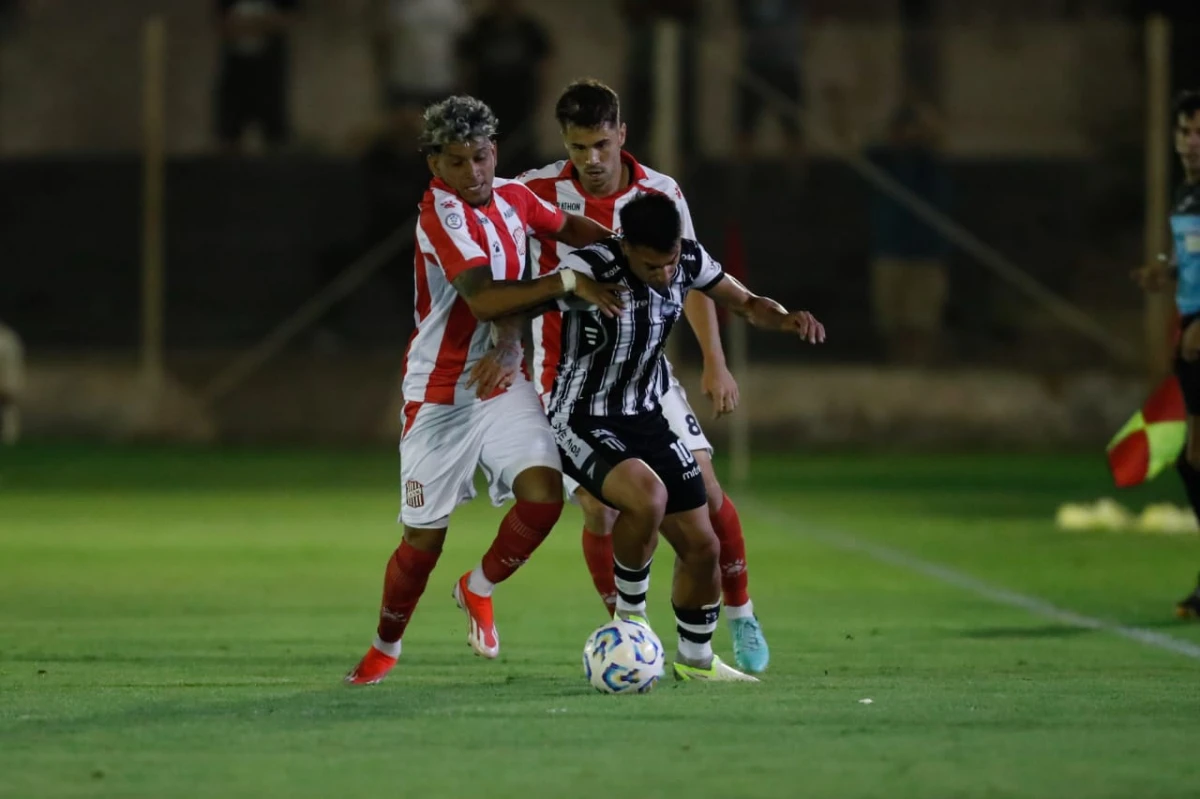 San Martín de Tucumán igualó sin goles contra Gimnasia de Mendoza y la serie se definirá el domingo en La Ciudadela